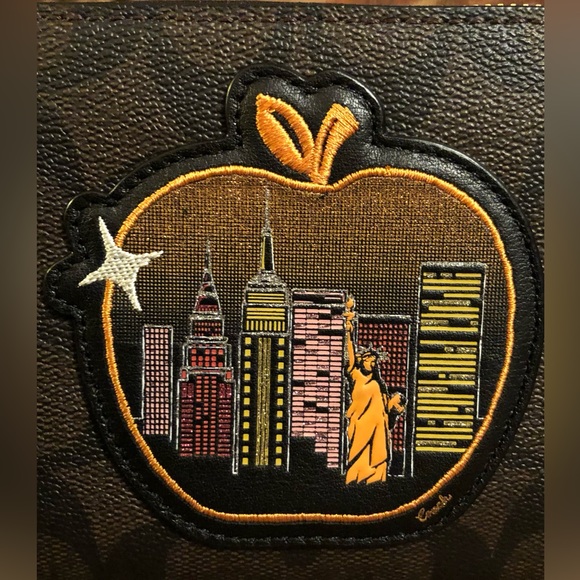 NWT-Coach-Dempsey-Large Phone Wallet-Souvenir NYC Skyline/Big Apple-Retired-$248 - Picture 2 of 7